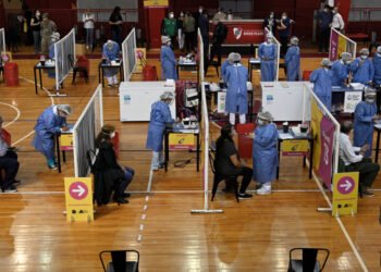 Ya pueden anotarse los mayores de 75 años para vacunarse en CABA