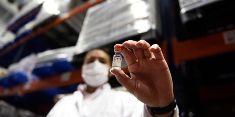 Un estudio determinó que la vacuna de Sinopharm alcanza una eficacia del 84%.