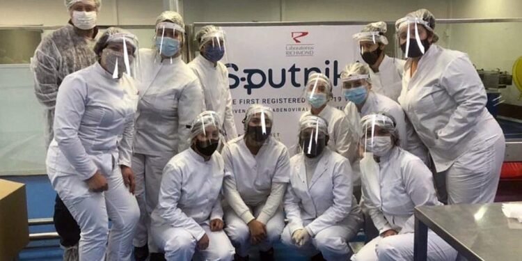 Antes del 15 de julio se aplicarán las primeras dosis de Sputnik V producción local