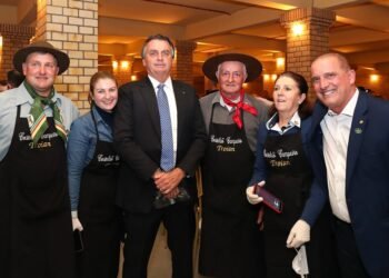 Bolsonaro agita la bandera anti-cubana para detener el derrumbe de su popularidad