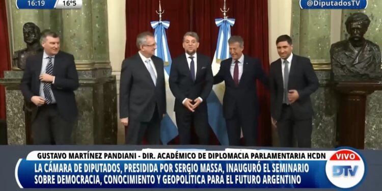 DIPUTADOS IMPULSA SU PRIMER SEMINARIO INTERNACIONAL DE GOBERNABILIDAD Y DEMOCRACIA