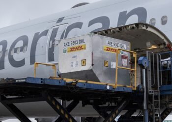 Llegan más de 160 mil vacunas de Pfizer, de las 20 millones que se esperan este año