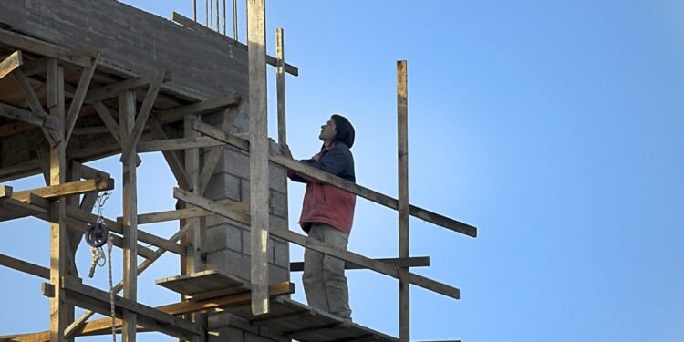 Industria, construcción y exportaciones, principales motores de la reactivación económica en 2021