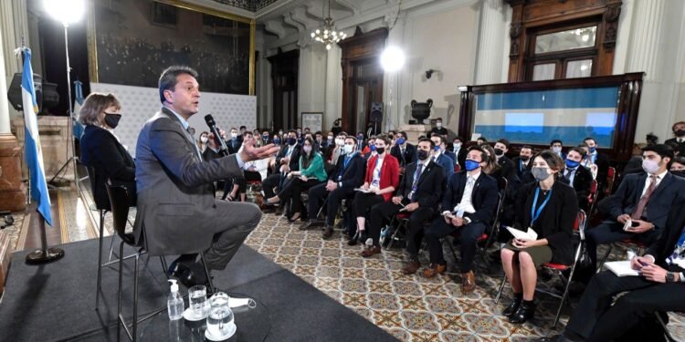 MASSA ESCUCHÓ EN EL CONGRESO A MÁS DE 90 JÓVENES ESTUDIANTES Y PROFESIONALES DE TODO EL PAÍS