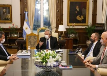 Tras el rechazo del Presupuesto en Diputados, el Presidente se reúne con Guzmán y Massa