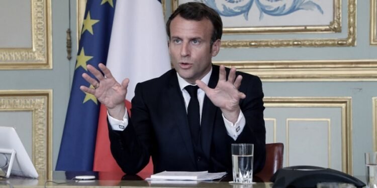 Media sanción en Francia para implementar el pasaporte de vacunación