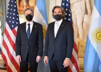 Cafiero regresa al país con un “firme apoyo” de EEUU a la negociación ante el FMI