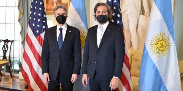 Cafiero regresa al país con un “firme apoyo” de EEUU a la negociación ante el FMI