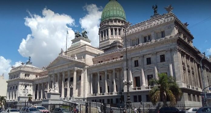 La Bicameral de Inteligencia citó a un exfuncionario de la AFI y al juez Carzoglio