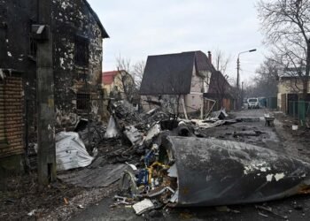 Crece la ofensiva sobre Kiev mientras Rusia afirma que está dispuesta a negociar