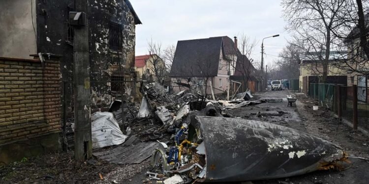 Crece la ofensiva sobre Kiev mientras Rusia afirma que está dispuesta a negociar