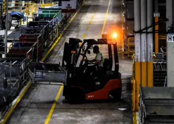 La actividad económica cayó un 0,5% en enero e interrumpió el crecimiento del final de 2021