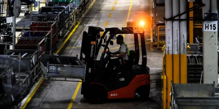 La actividad económica cayó un 0,5% en enero e interrumpió el crecimiento del final de 2021