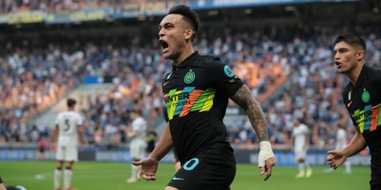 Inter ganó con un gol de Lautaro Martínez y no le pierde pisada a Milan
