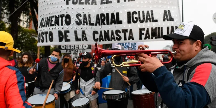 Los piqueteros salen a la calle para reclamar por los que quedaron fuera del bono de “refuerzo salarial”
