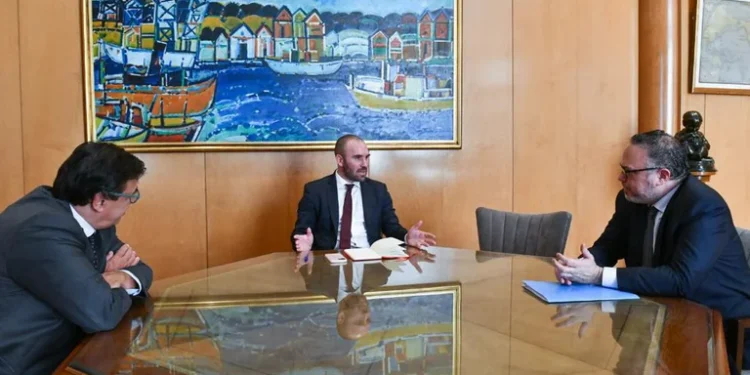 ¿La economía vuela?: el Gobierno festeja los datos de abril, pero el acuerdo con el FMI obligará a un frenazo