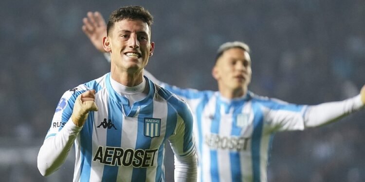 Racing venció a Melgar y quedó a un paso de clasificar a la siguiente instancia