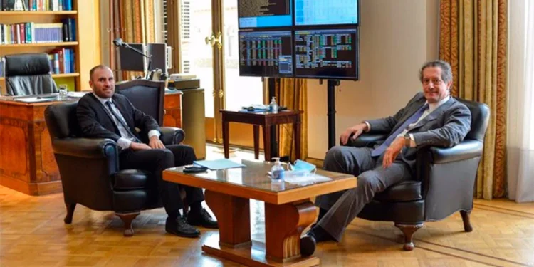 El Gobierno defiende el cepo más duro y espera que ingresen USD 4.000 millones de reservas para calmar al mercado