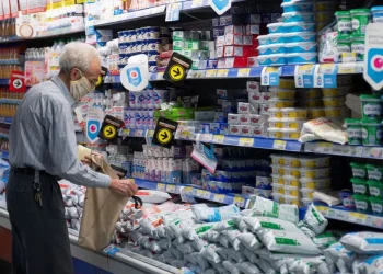 El Gobierno busca bajar faltantes de productos de Precios Cuidados en los supermercados y prometió a las alimenticias que podrán exportar más