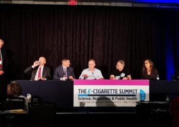 La industria del tabaco discute la creación de un futuro libre de humo