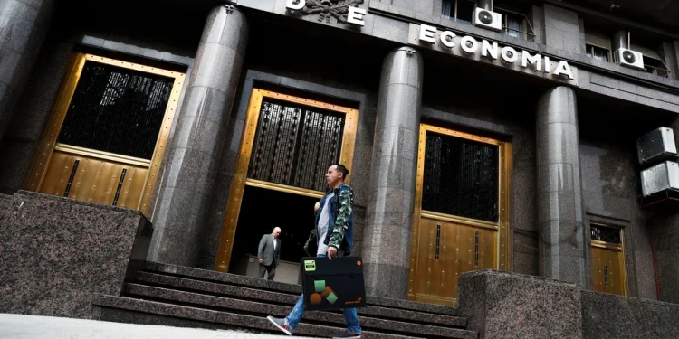 Nueva distorsión en el mercado de deuda en pesos: el Estado es el principal acreedor de sí mismo