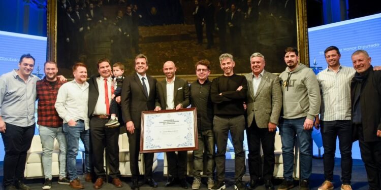 Javier Mascherano fue distinguido con la mención “Juan Bautista Alberdi” en la Cámara de Diputados