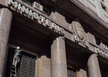 A la espera del Presupuesto y la reunión con el FMI, Economía busca cerrar los números fiscales sin excesivos recortes