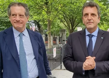 Se tensa la discusión con el FMI por el ritmo de suba del dólar oficial en los próximos meses