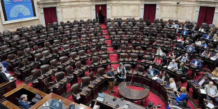 El oficialismo no logró quórum, pero Cecilia Moreau igual seguirá siendo presidenta de la Cámara de Diputados