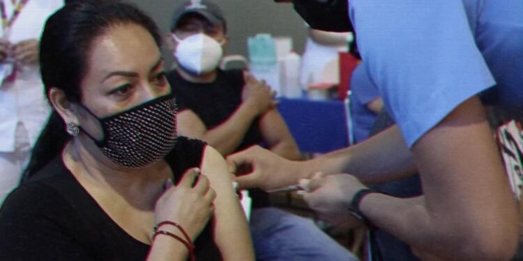 Estudian respuestas de anti-cuerpos de las vacunas contra en covid en 3 continentes