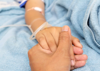 El Gobierno reglamentó una ley que garantiza el tratamiento de menores con cáncer