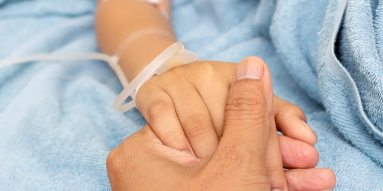 El Gobierno reglamentó una ley que garantiza el tratamiento de menores con cáncer