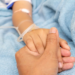 El Gobierno reglamentó una ley que garantiza el tratamiento de menores con cáncer