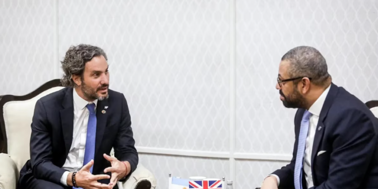 Malvinas: Santiago Cafiero le notificó al canciller británico el “fin” del acuerdo Foradori-Duncan