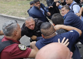 Golpearon a Sergio Berni en la protesta de choferes de colectivos por el asesinato de un conductor en La Matanza