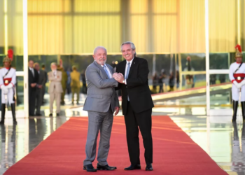 Tras el encuentro con Fernández, Lula prometió gestiones ante el FMI para “sacarle el cuchillo del cuello a la Argentina”