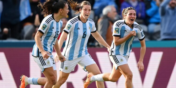 Argentina, a un paso de quedar en la historia del fútbol femenino