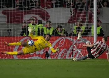 Estudiantes, eliminado de la Copa Sudamericana: los palos no estuvieron de su lado