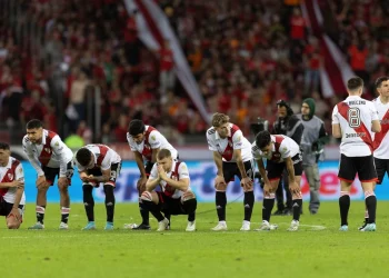 River, afuera de la copa