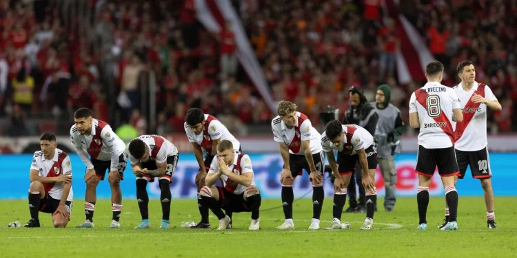 River, afuera de la copa