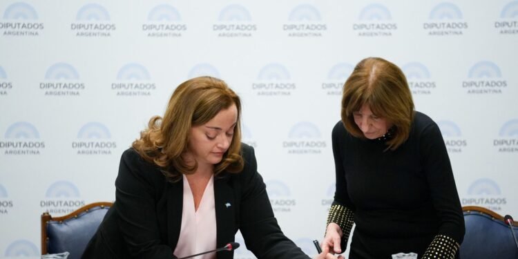 La Cámara de Diputados firmó convenio para capacitar a trabajadores legislativos en RCP