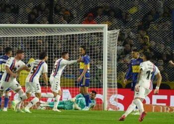 Boca sigue sin levantar cabeza en el torneo local