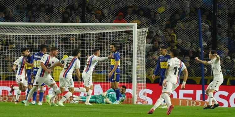 Boca sigue sin levantar cabeza en el torneo local