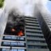 Explosión e incendio en el edificio lindero al Ministerio de Trabajo: hay personas atrapadas