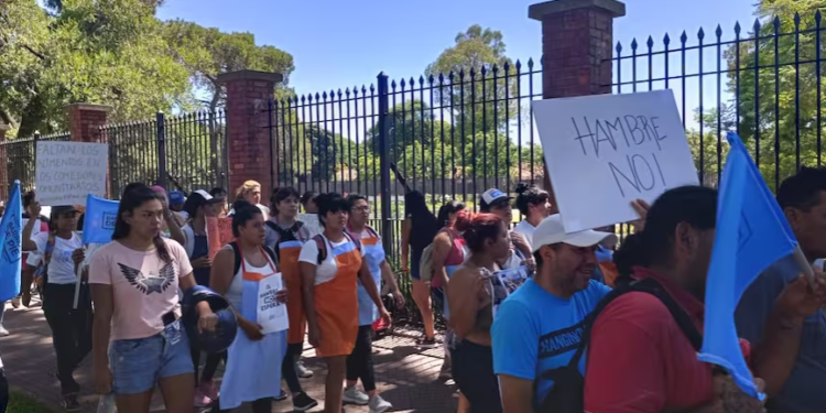 Javier Milei enfrenta la primera protesta frente a la quinta de Olivos