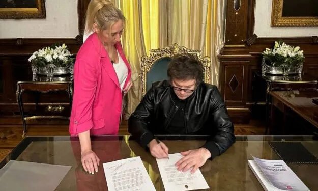 Milei invitó al Papa Francisco a visitar Argentina