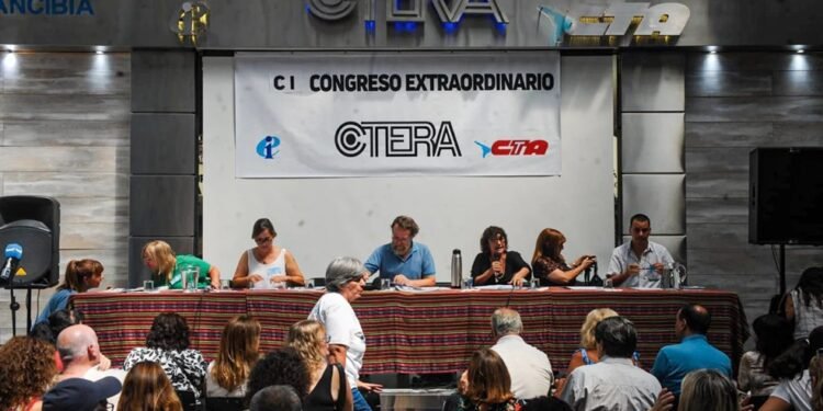 Paro docente: quiénes adhieren y a qué provincias afecta este lunes 26 de febrero