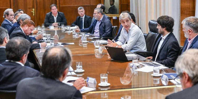 Caputo se reúne con los supermercados en el marco de una aceleración de precios en este mes