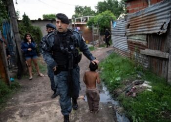 Rosario de terror: no hay clases ni colectivos, suspendieron la recolección de residuos y pararon los taxis por la violencia narco