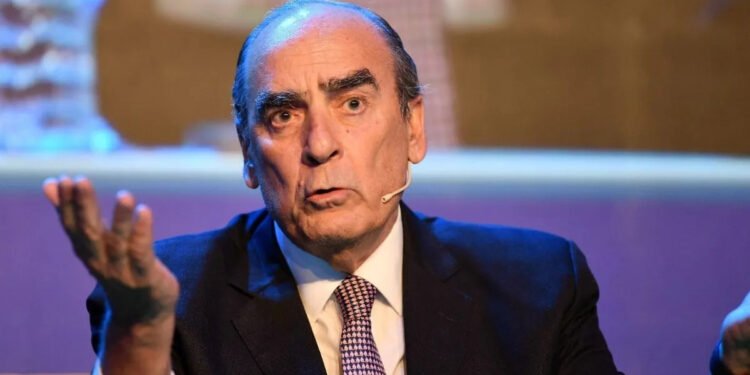 Francos anticipó el aumento de las jubilaciones